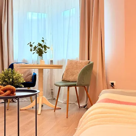 Boutique In Historic Old Town - Smardan Street *