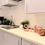 Boutique In Historic Old Town - Smardan Street *