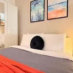 Boutique In Historic Old Town - Smardan Street *
